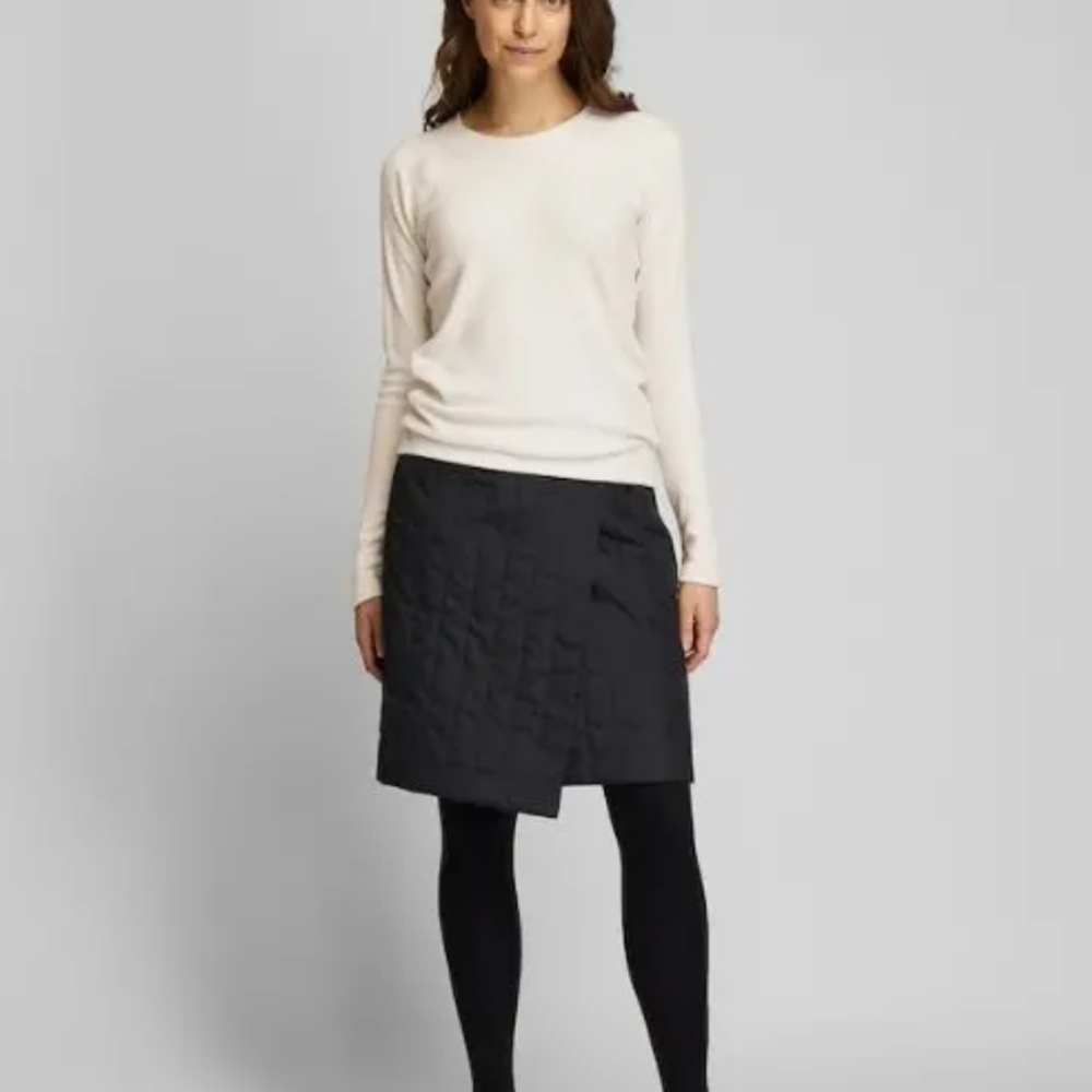 Uniqlo Black Heattech Windproof Wrap Skirt size medium